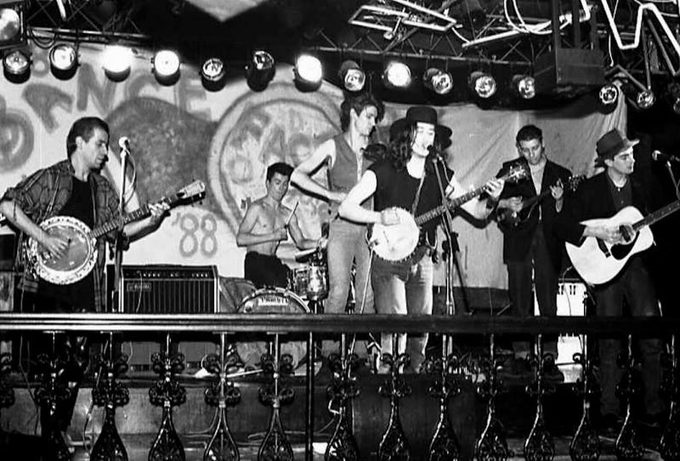 Swamptrash duró solo un par de años. Horse, y el resto de la banda, hablaban con un falso acento americano y cantaban covers de Johnny Cash.