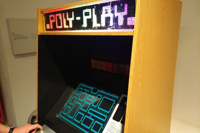 El “Poly-Play” es el único arcade construído en Alemania Oriental, una colección de minijuegos implementados con más esfuerzo que calidad.