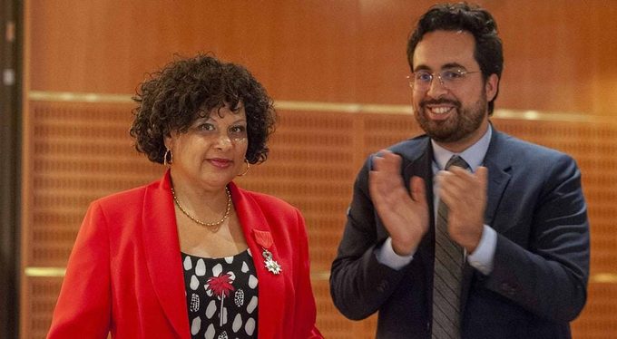 En 2018, Muriel Tramis recibió la Légion d’honneur, el mérito más grande que Francia otorga, de manos del Secretario de Estado para Asuntos Digitales Mounir Mahjoubi.