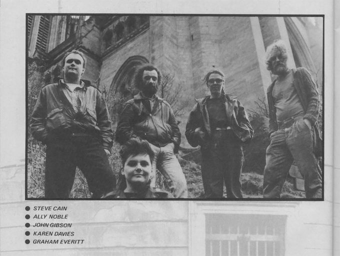 El equipo de Denton Designs, en la época en la que los diseñadores se sacaban fotos estilo rockstars (la foto es del número 17 de revista Crash)