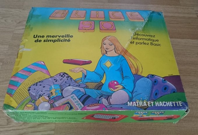 Hubo varios intentos de desarrollar computadoras personales en Francia. Una de ellas, la Alice 90 de Matra, venía ilustrada por Moebius.