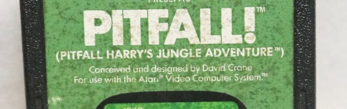 Las etiquetas se deterioran, pero el logro de Activision sobrevive: “concebido y diseñado por David Crane.”