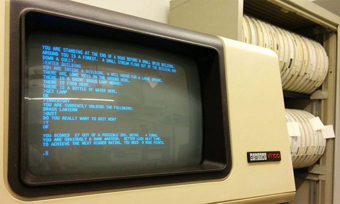 Una terminal VT100 de Unix introducida al mercado en 1978, probablemente muy similar a la que haya usado Robinett para jugar ADVENT (el juego en pantalla) por primera vez.