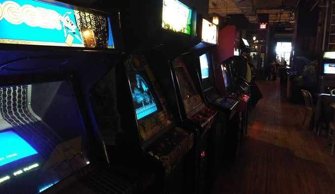 El diseño de Barcade concentra la mayor cantidad de máquinas posible sin interferir con el flujo de gente.