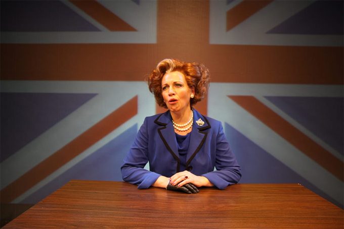 Nanna Ingvarsson como Margaret Thatcher en una puesta de 2010 de “ Sink The Belgrano ”, obra de teatro satírica de 1986 de Steven Berkoff.