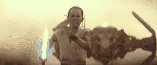 Rey corre por su vida - en su mano, el legendario sable láser de Luke Skywalker